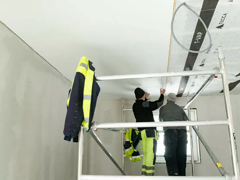 Referensobjekt för Premium Ceiling: Snickaren förtjust i Forestias nya takskiva | Beijer Byggmaterial