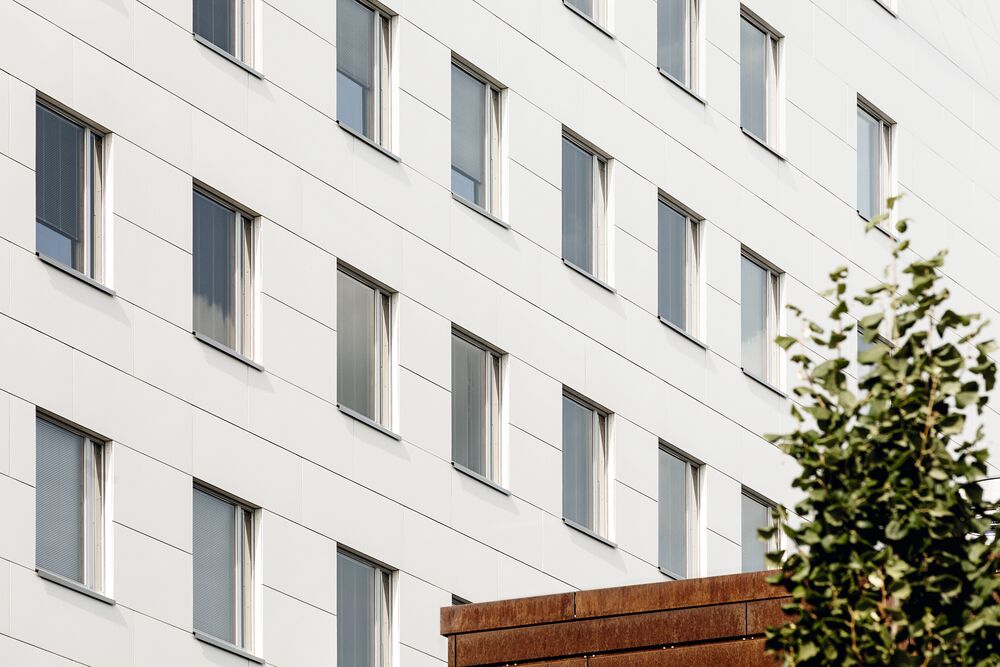 Swisspearls produkt fasadskiva på en husfasad som leder till ett produktsök | Beijer Byggmaterial