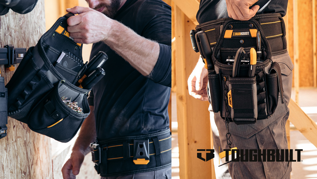 Närbilder av ett svart och gult verktygsbältessystem från ToughBuilt som används på en byggarbetsplats. Till vänster syns en person som fäster eller tar loss en stor verktygsficka med skruvar och handverktyg från ett väggmonterat fäste. Till höger syns samma verktygsficka monterad på ett midjebälte och fylld med bland annat tänger och andra verktyg.